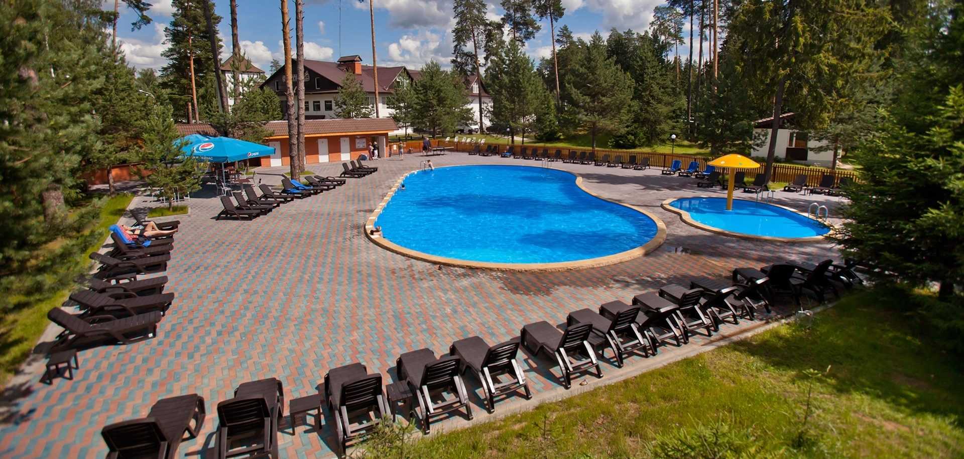 Всесезонный открытый бассейн с подогревом - Country Resort HOTEL & SPA